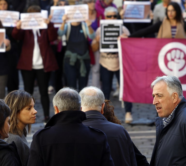 El alcalde de Pamplona pide ser "prudentes" con los encarcelados por agresión sexual y reflexiona sobre el "sinhogarismo"