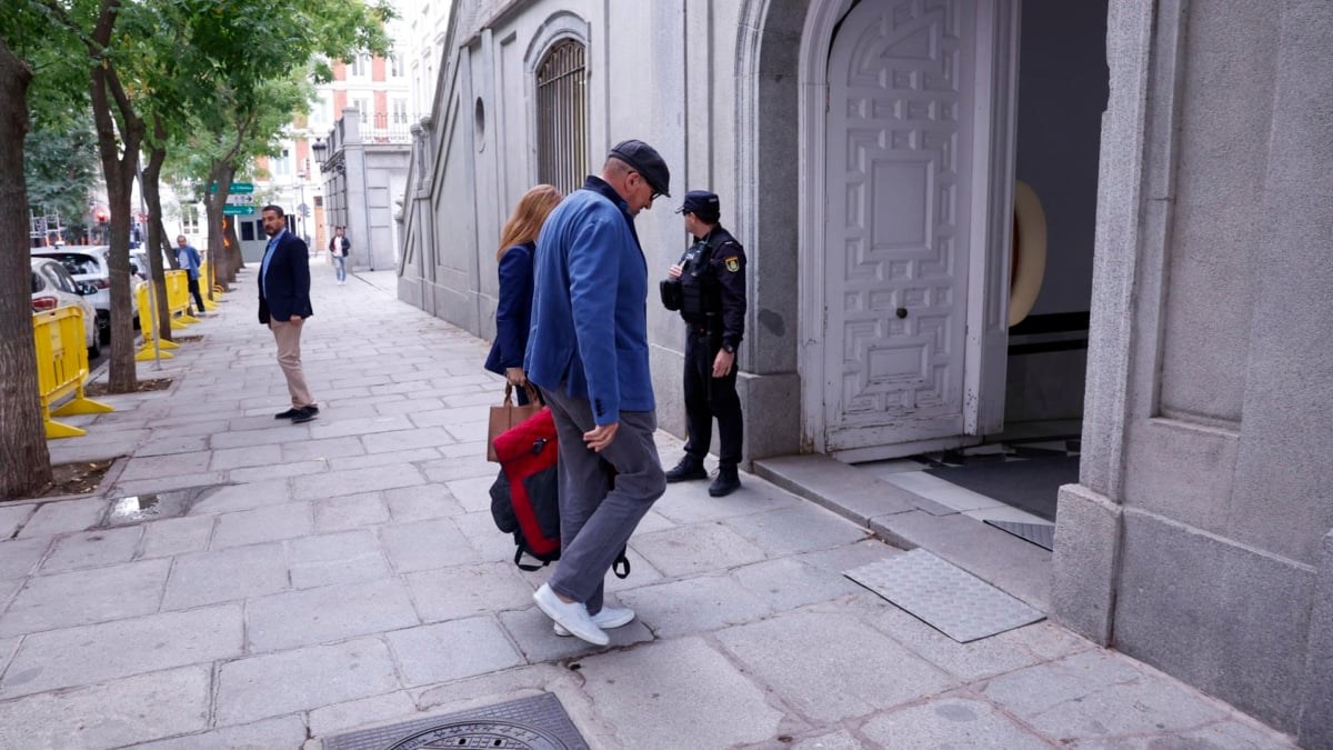 Koldo llega al Supremo con una mochila ante el riesgo de cárcel: "Hombre precavido vale por dos"