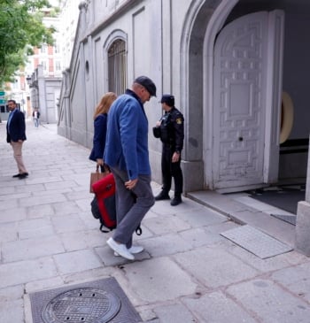 El juez deja en libertad a Koldo tras acogerse a su derecho [...]