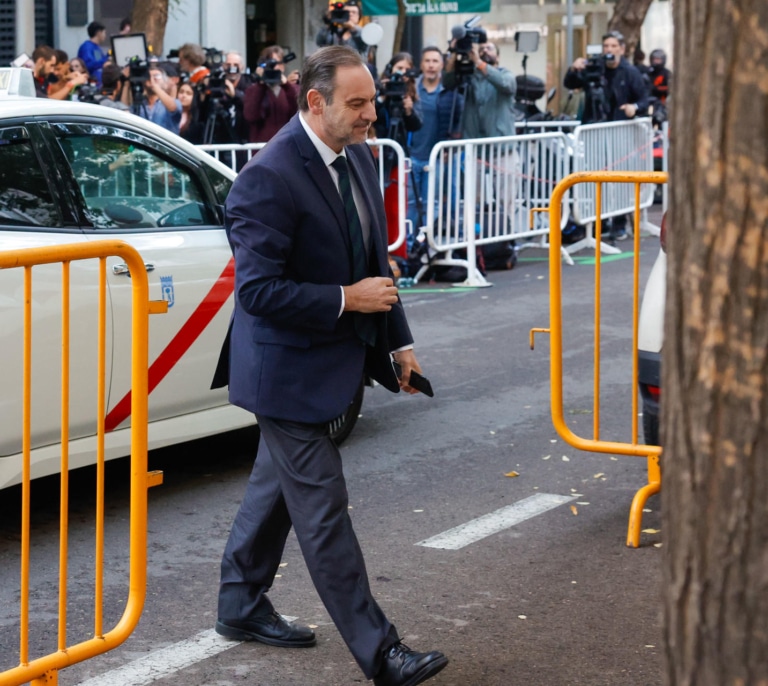 Ábalos no declara en el Supremo y el fiscal no pide su ingreso en prisión