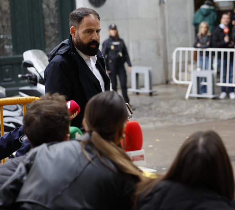 El juez muestra su desconcierto ante el exgerente del PSOE: "¿Para qué necesitaba el partido ese flujo de metálico?"