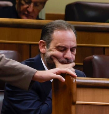 Ábalos pide al Supremo expulsar a los partidos políticos personados en el [...]
