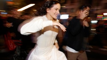 Rosalía anuncia nuevo disco y echa a correr por la Gran Vía