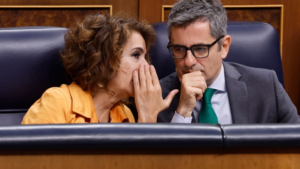 MADRID, 15/10/2025.- Los ministros de Hacienda y Justicia, María Jesús Montero y Félix Bolaños en la sesión del control al ejecutivo celebrada este miércoles. EFE/Javier Lizón