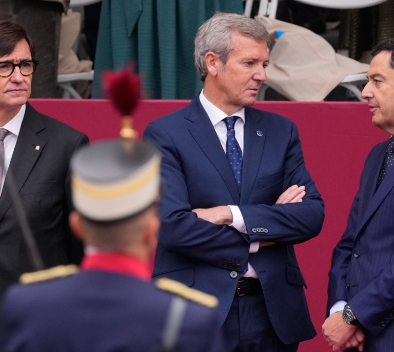 Juanma Moreno reconoce que puede perder la mayoría absoluta en Andalucía por el auge de Vox