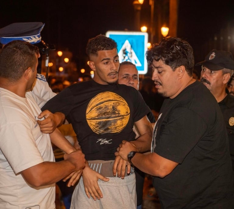 La rebelión de la Generación Z contra el Marruecos de Mohamed VI: noche de disturbios y duras cargas policiales