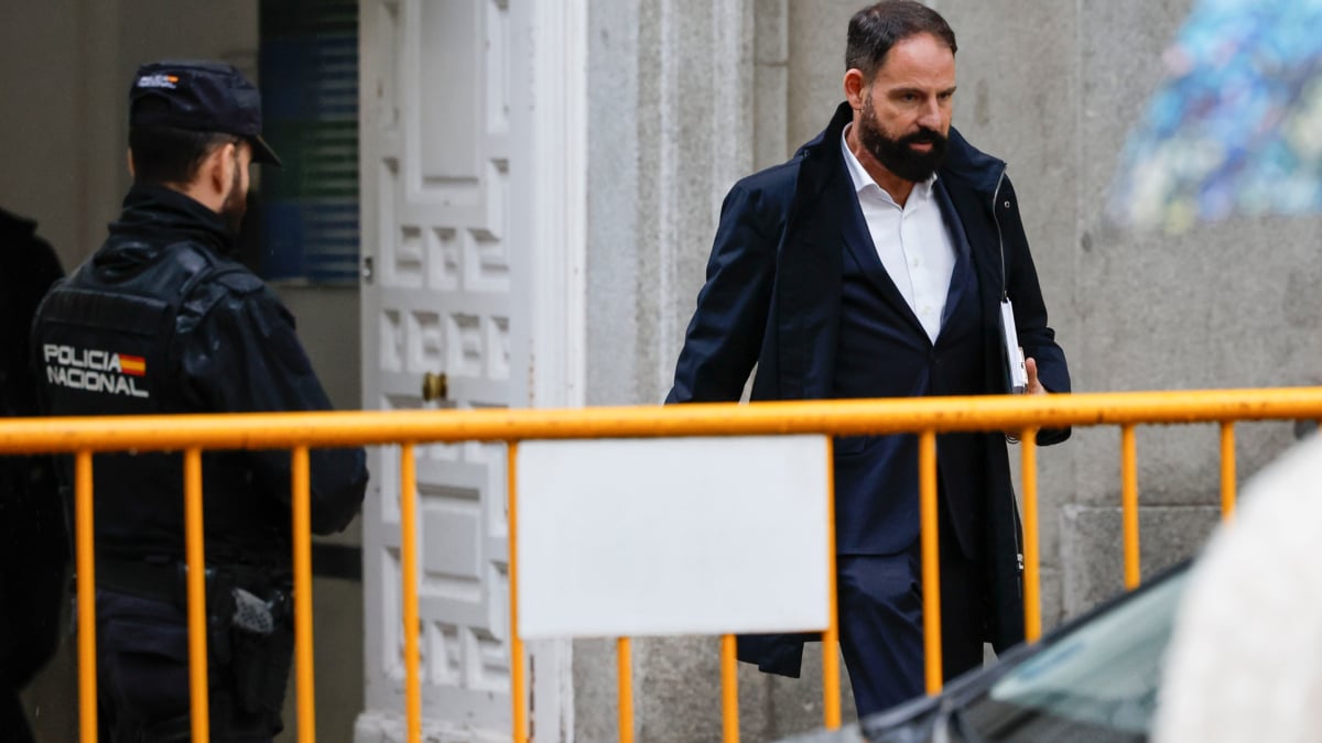 MADRID, 29/10/2025.- El exgerente del PSOE Mariano Moreno Pavón en el Tribunal Supremo tras declarar ante el juez en relación al caso Koldo, este miércoles, en Madrid. EFE/ Mariscal