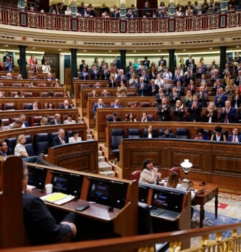 Cayetana logra el aplauso para Corina mientras Bolaños pide que condene a [...]