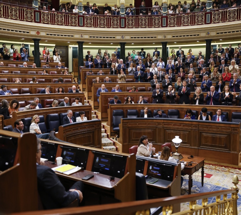 Cayetana logra el aplauso para Corina mientras Bolaños pide que condene a Franco y Videla