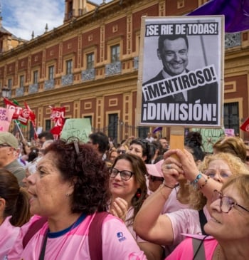 A Feijóo le han sacado el manifestódromo