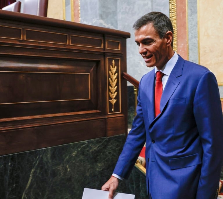 Moncloa se lanza a por el voto femenino con la diana en Ayuso