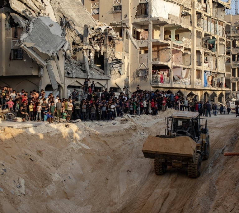 El Ejército israelí anuncia que ha "reanudado la aplicación del alto el fuego" tras los ataques en Gaza