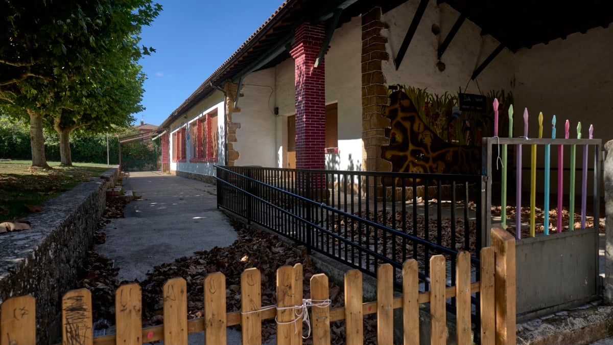 137 padres defienden las duchas mixtas en las colonias juveniles de Bernedo: “El cuerpo es un espacio político”