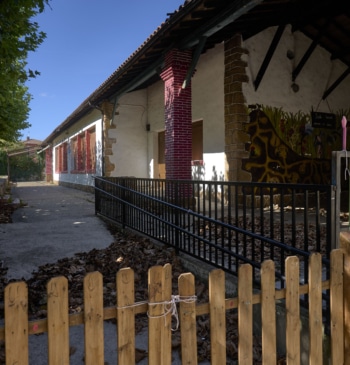137 padres defienden las duchas mixtas en las colonias juveniles de Bernedo: [...]