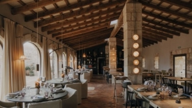 Vermell, restaurante del hotel Vestige Son Vell en Menorca, cierra tercera temporada con menú especial