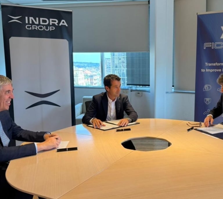 Indra refuerza su posición en Cataluña con acuerdos con Ficosa y Sirt