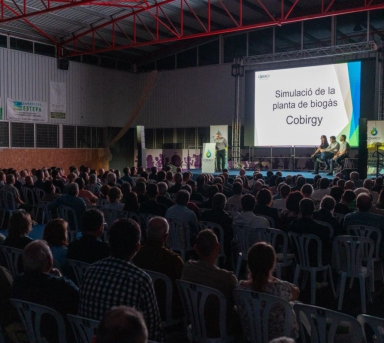 Más de 350 ganaderos y agricultores se reúnen en La Sentiu de Sió para mostrar su apoyo a la planta de biogás Cobirgy