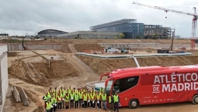 Los jugadores del Atlético de Madrid visitan las obras de la Ciudad del Deporte