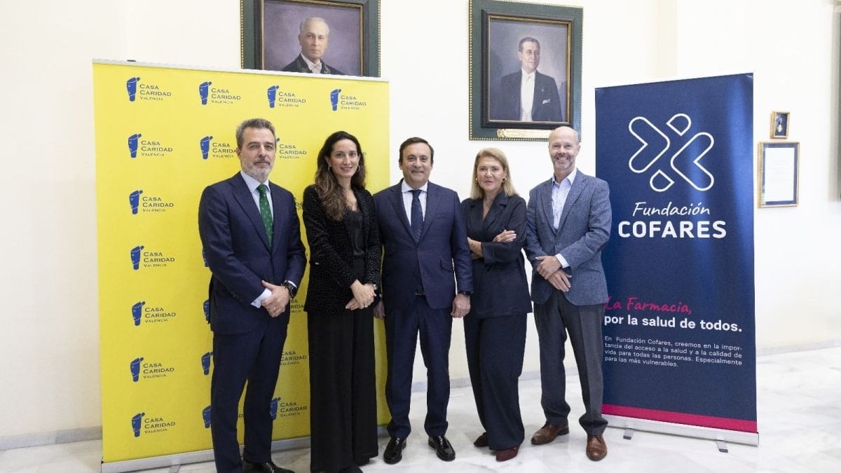 Cofares reafirma su compromiso con Valencia, con la visita de Eduardo Pastor a Casa Caridad un año después de la DANA