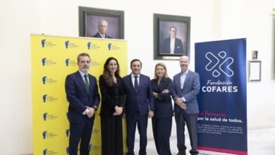 Cofares reafirma su compromiso con Valencia, con la visita de Eduardo Pastor a Casa Caridad un año después de la DANA