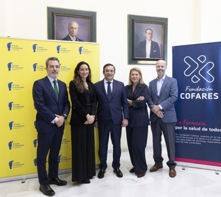 Cofares reafirma su compromiso con Valencia, con la visita de Eduardo Pastor a Casa Caridad un año después de la DANA