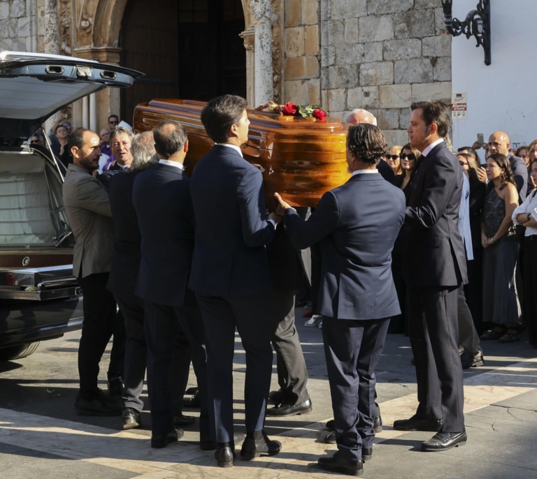 "Inmensa gratitud y enorme pena" en la despedida de Fernández Vara