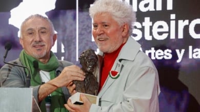 Almodóvar premiado por la UGT ante tres ministros: “Este tipo de Gobierno es más necesario que nunca”