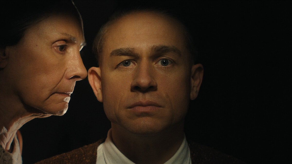 Imagen de Charlie Hunnam, actor que hace de Ed Gein en 'Monstruos: The Ed Gein Story'