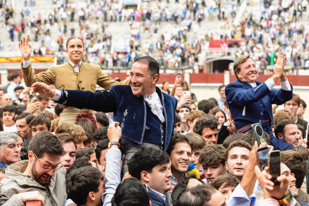 Olga Casado, César Rincón y Curro Vázquez salen a hombros en el festival de Las Ventas.