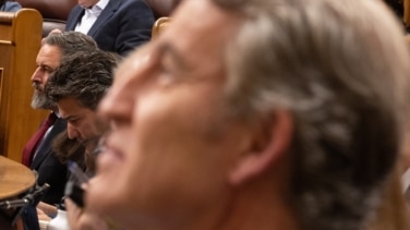 Abascal endurece más el discurso en inmigración de Vox: "Ni legales ni ilegales"