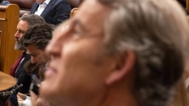 Abascal endurece más el discurso en inmigración de Vox: "Ni legales ni ilegales"