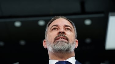 Semana clave para el PP en Extremadura y Baleares: sondean el apoyo de Abascal a los presupuestos tras el veto en Aragón