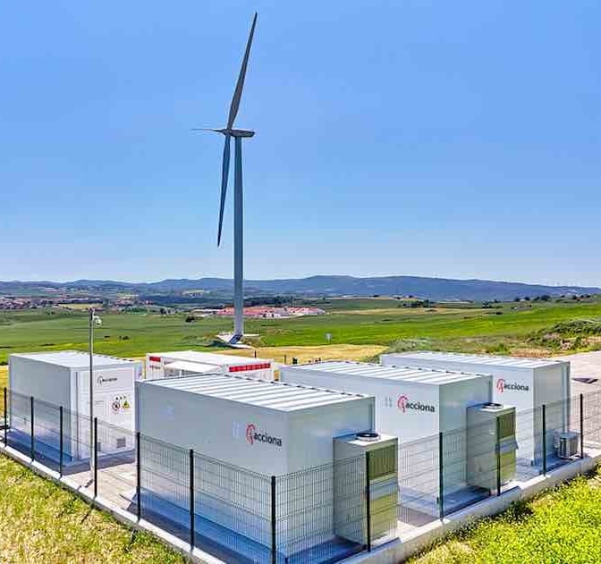 Almacenar energía, el nuevo negocio por el que hacen cola las renovables