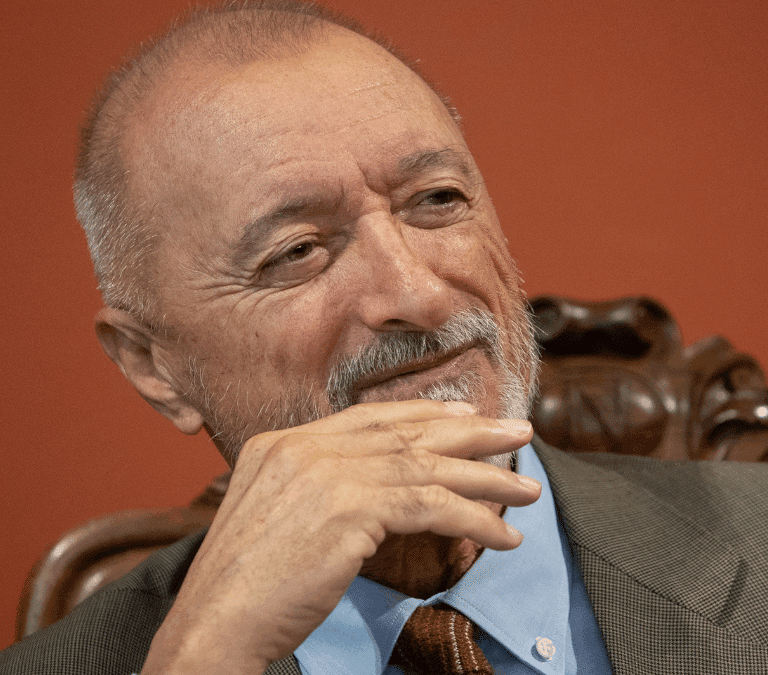 Arturo Pérez-Reverte: de corresponsal de guerra a narrador que marcó la literatura española contemporánea