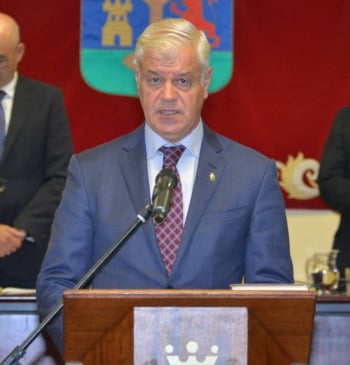 Milagro en El Hierro: PSOE y PP llegan a un acuerdo para [...]