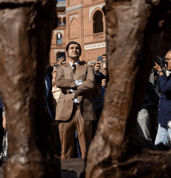 Morante inaugura el monumento a Antoñete y Madrid celebra la salud de [...]