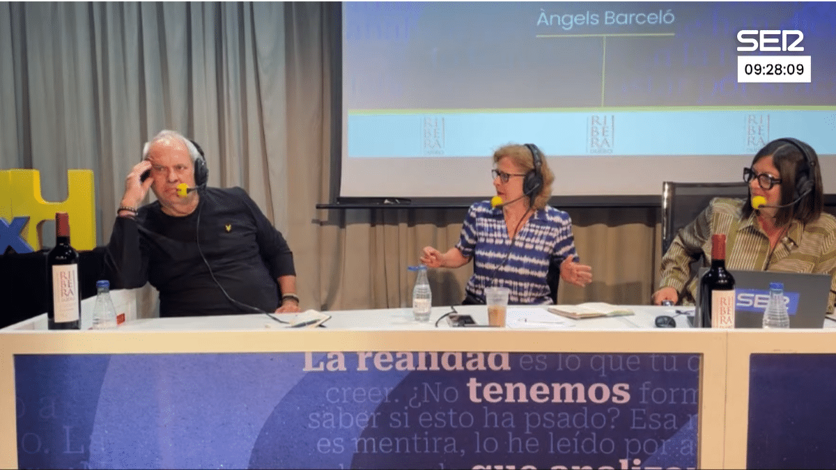 Momento del enfrentamiento entre Javier Aroca y Berna González Harbour.