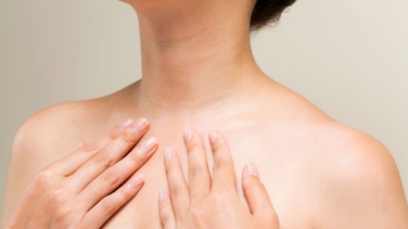 Adiós a las arrugas en el cuello: el remedio natural que se viraliza en las redes sociales