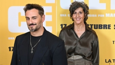 Asier Etxeandia y Elvira Mínguez, un falangista y una anarquista en 'La cena': "España está muy tonta últimamente"