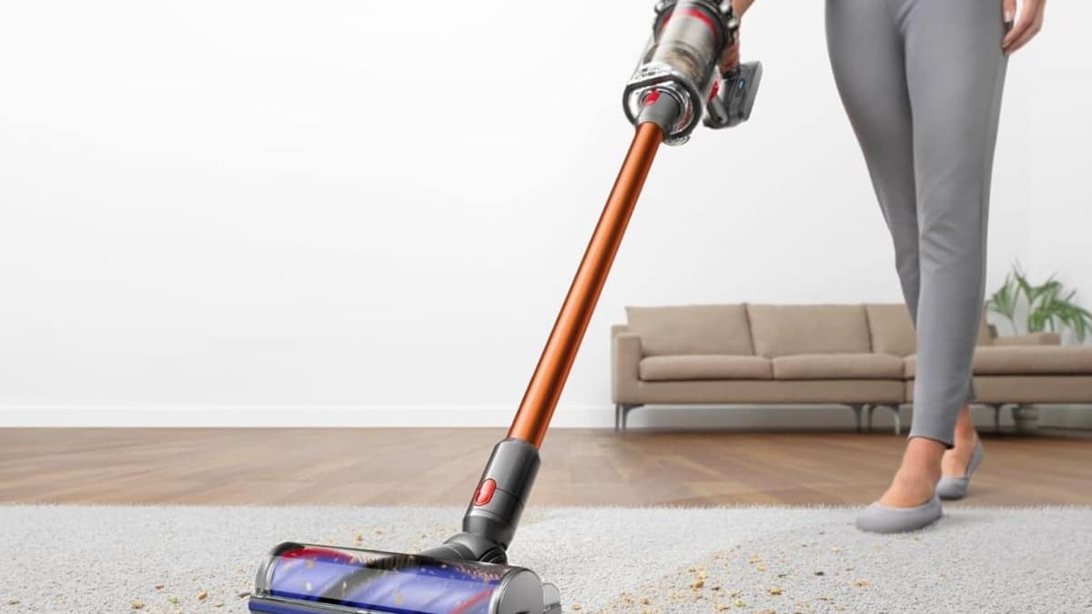 Aspirador escoba Dyson Cyclone V10 Absolute: práctico, eficiente y cómodo de usar ahora por menos de 380€