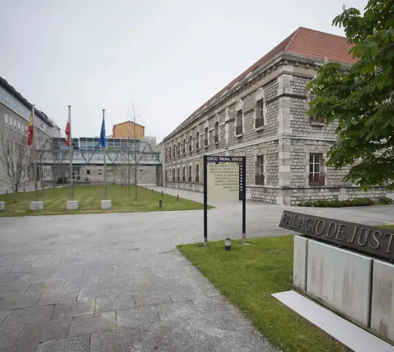 Se busca y se arresta a un hombre en Cantabria por no acudir al juicio por la presunta violación de su expareja