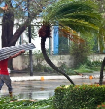 Más del 70 % de Jamaica sigue sin electricidad y 134 carreteras [...]