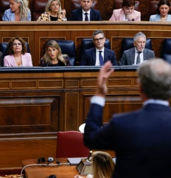 Feijóo se agarra al lapsus de Yolanda Díaz para atizar al Gobierno [...]