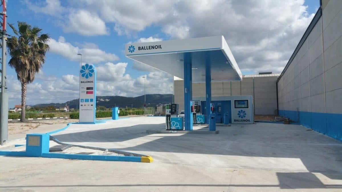 ¿Por qué cada vez hay más gasolineras de autopago y sin personal en España?