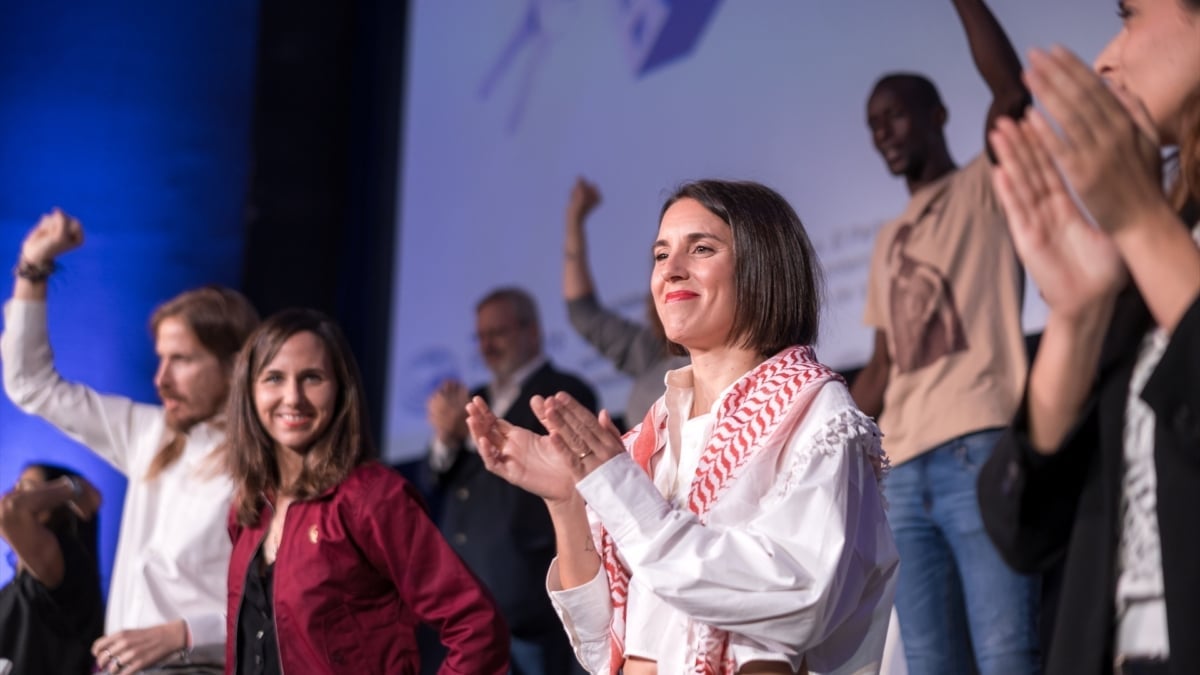 La eurodiputada y número dos de Podemos, Irene Montero (d), e Ione Belarra, secretaria general, en la última edición de la Universidad de Otoño de los morados