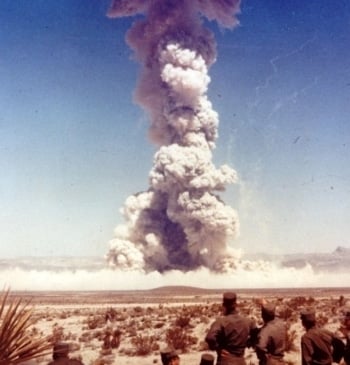 Trump desempolva el 'teléfono rojo': riesgos  del despertar de la carrera [...]