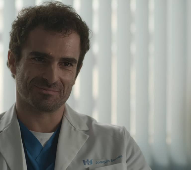 Quién es Borja Luna, el oncólogo que enamora y saca de quicio a Najwa Nimri en 'Respira'