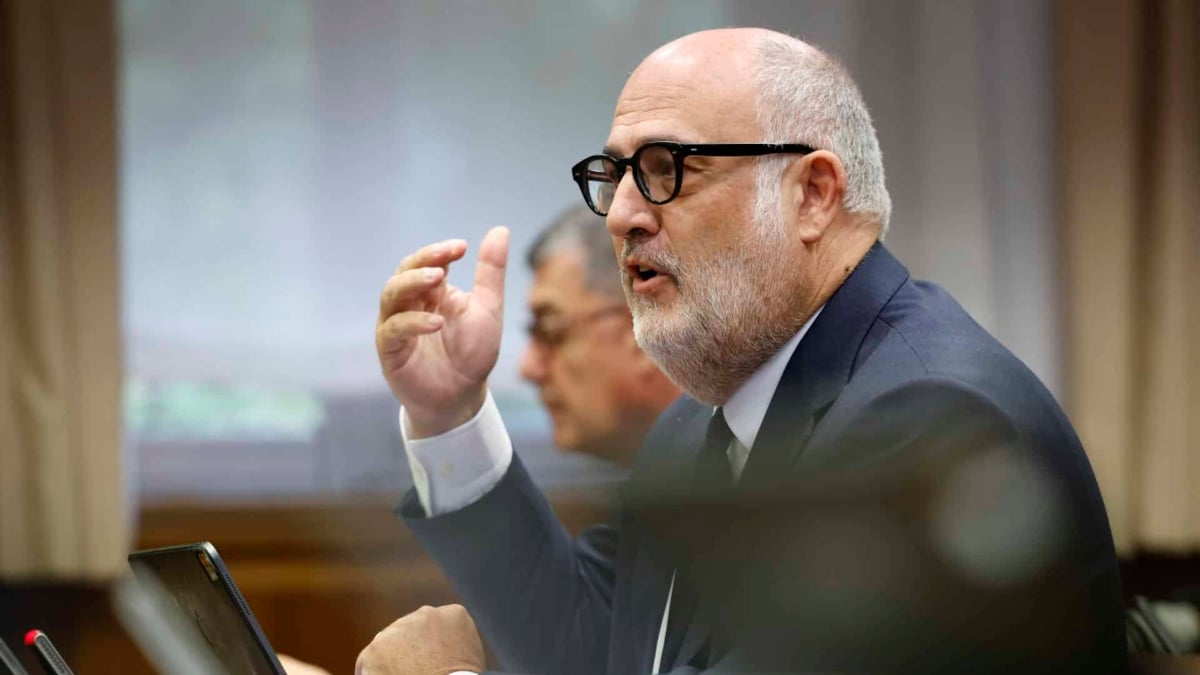 El senador de JxCAT Eduardo Pujol pregunta a Pedro Sánchez.