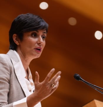 El PSOE se revuelve contra Sumar por sus críticas a la ministra [...]