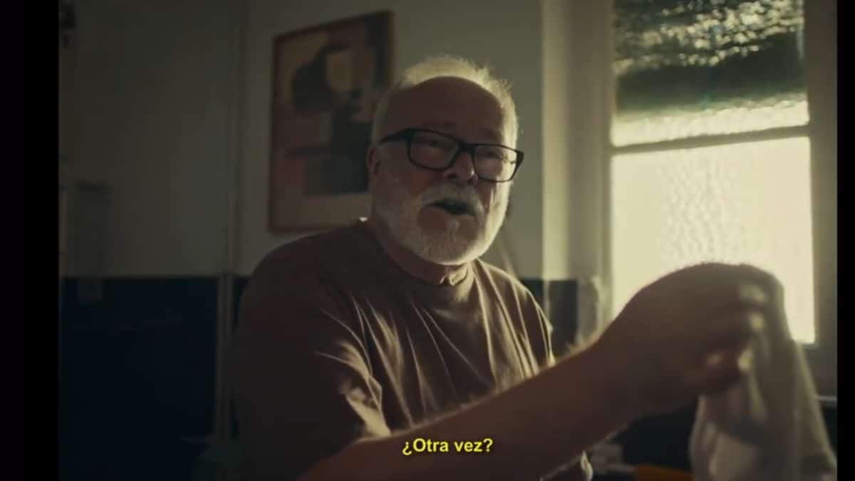 Es muy gracioso vivir con tus padres hasta los 70 años